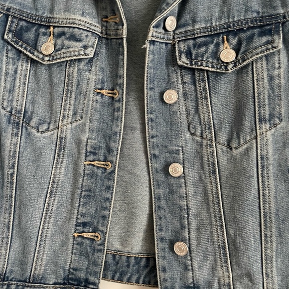 3/$45 Light medium wash denim jacket - Picture 2 of 4
